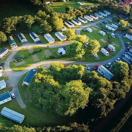 Robin Hood Caravan Park פארק נופש Hovingham