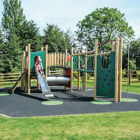 Robin Hood Caravan Park פארק נופש